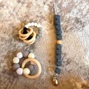 Paci clip and teethers